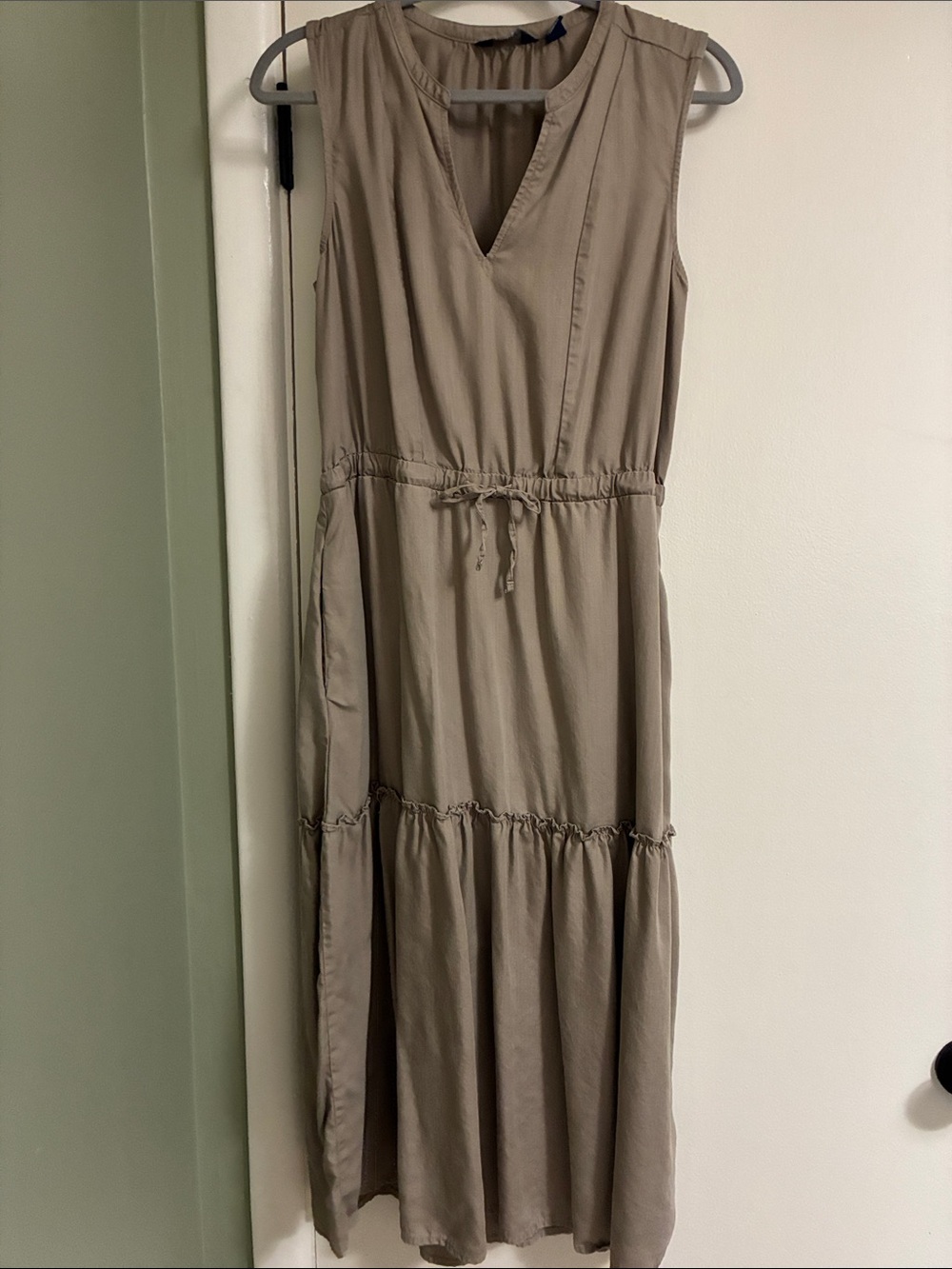 Lands' End Sleeveless Taupe Drawstring Tiered Maxi Dress, M